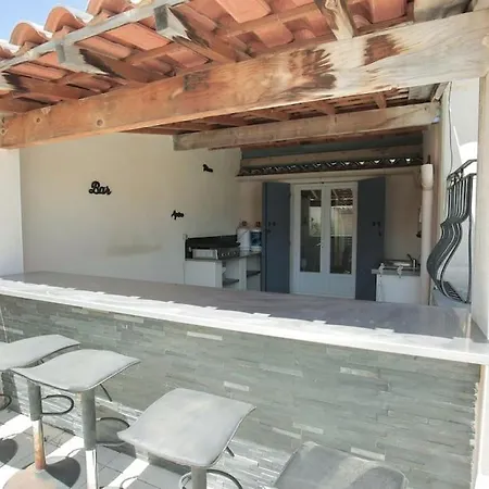 Maison 4 Avec Piscine Villa *